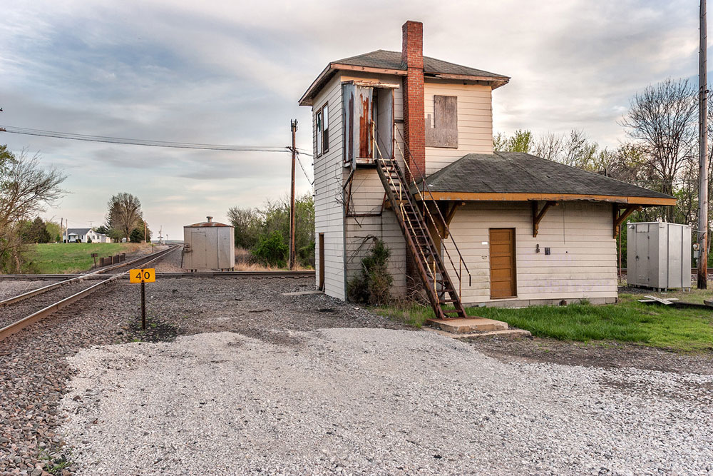 Looking south along the BNSF’s Beardstown Subdivision