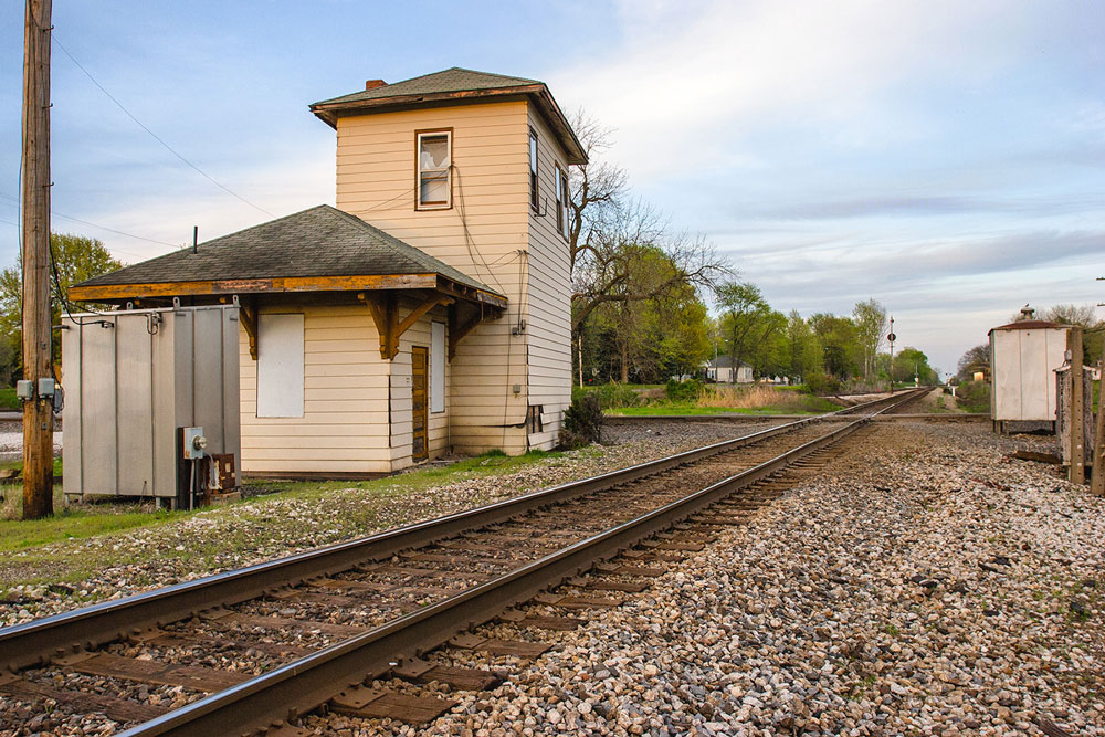 Looking east along the CSX’s Illinois Sub. (Now out of service)