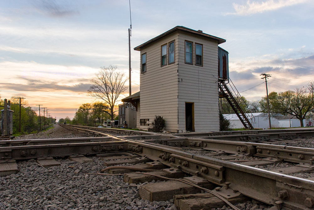 Looking northwest at the tower at sunset. The BNSF’s Beardstown Sub. crosses left to right over the CSX’s Illinois Subdivision