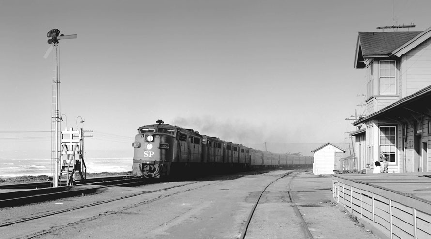 http://thetracksidephotographer.com/wp-content/uploads/2020/11/890_Train-98-Coast-Daylight-Surf-CA-1960-R-E-Field-Patrick-E-Kelley-Collection-2018.jpg