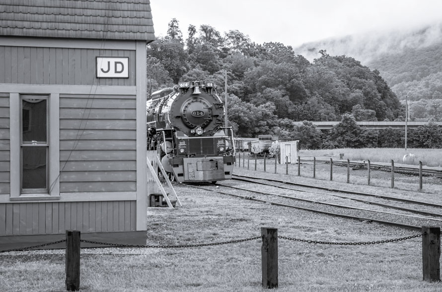 Railroad Town: Clifton Forge, Virginia - The Trackside Photographer